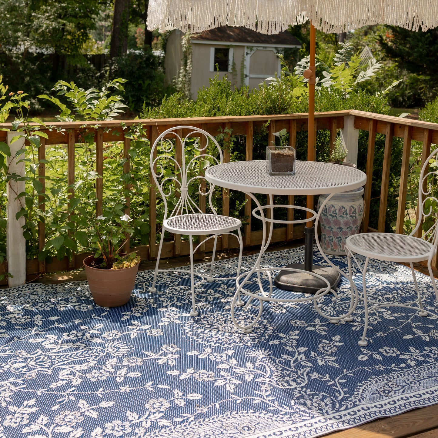 Garland Blue & White