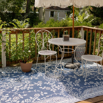 Garland Blue & White