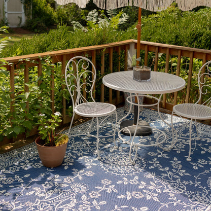 Garland Blue & White