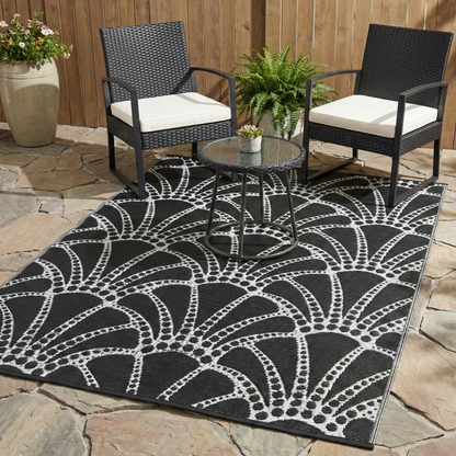 Scallop Black & White